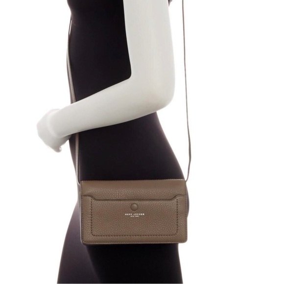 MARC JACOBS Empire City Crossbody Wallet - Picture 2 of 2